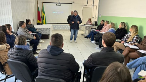 Capacitação fortalece uso do Sistema Municipal de Gestão Escolar e moderniza rotinas nas escolas 