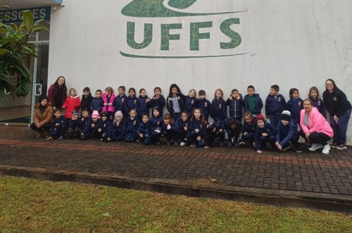 Entre perguntas, descobertas e encantamento: crianças da Escola Barão do Rio Branco vivenciam experiência no Planetário da UFFS 