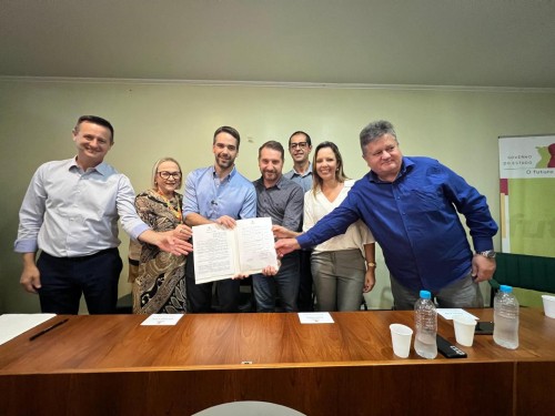 Governador entrega equipamentos e repassa recursos ao Santa Terezinha