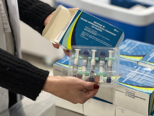 Vacina Pneumo 20 passa a integrar o calendário do SUS e amplia proteção de crianças contra doenças graves