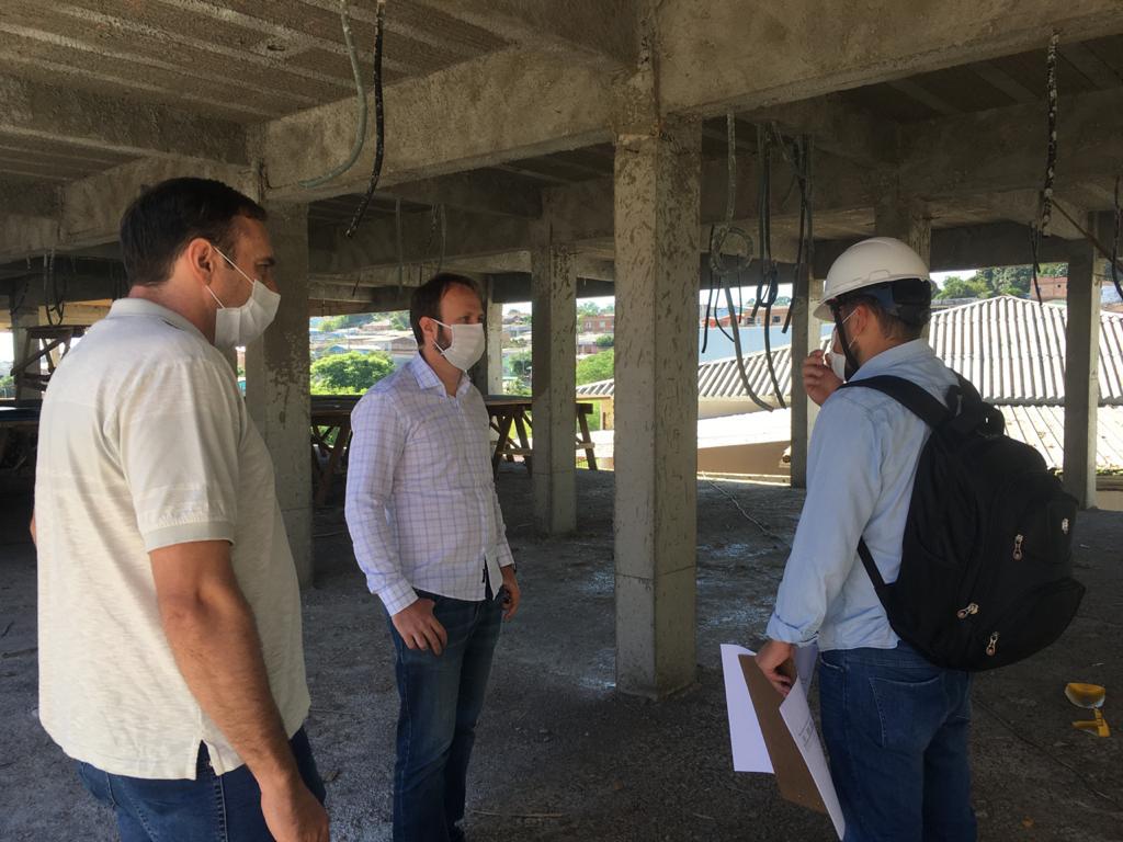 Vice-prefeito Fl?vio fiscaliza obras da nova UBS do bairro Progresso