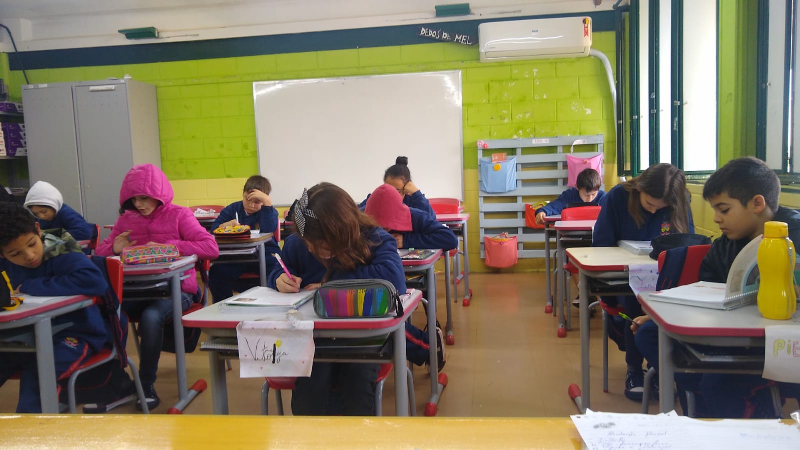  Uniforme traz benef?cios dentro e fora da escola aponta comunidade 