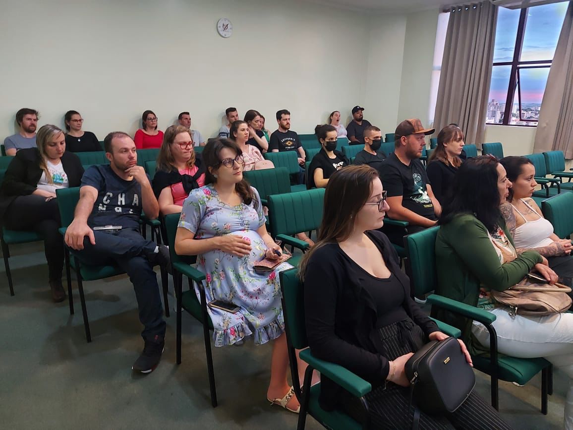  Mais de 20 futuras mam?es concluem curso de gestante do Santa Terezinha  
