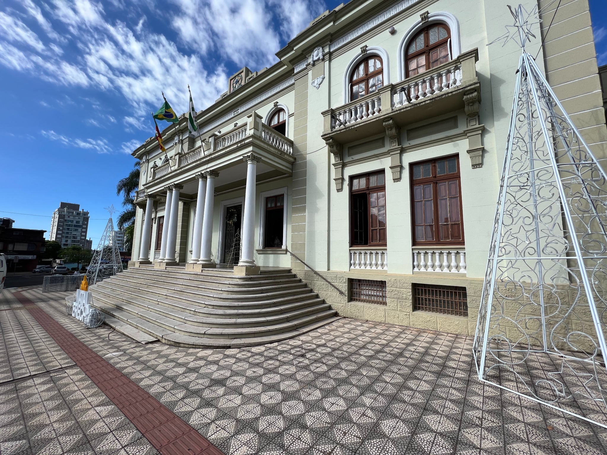  Prefeitura decreta turno ?nico nas reparti?es p?blicas municipais 