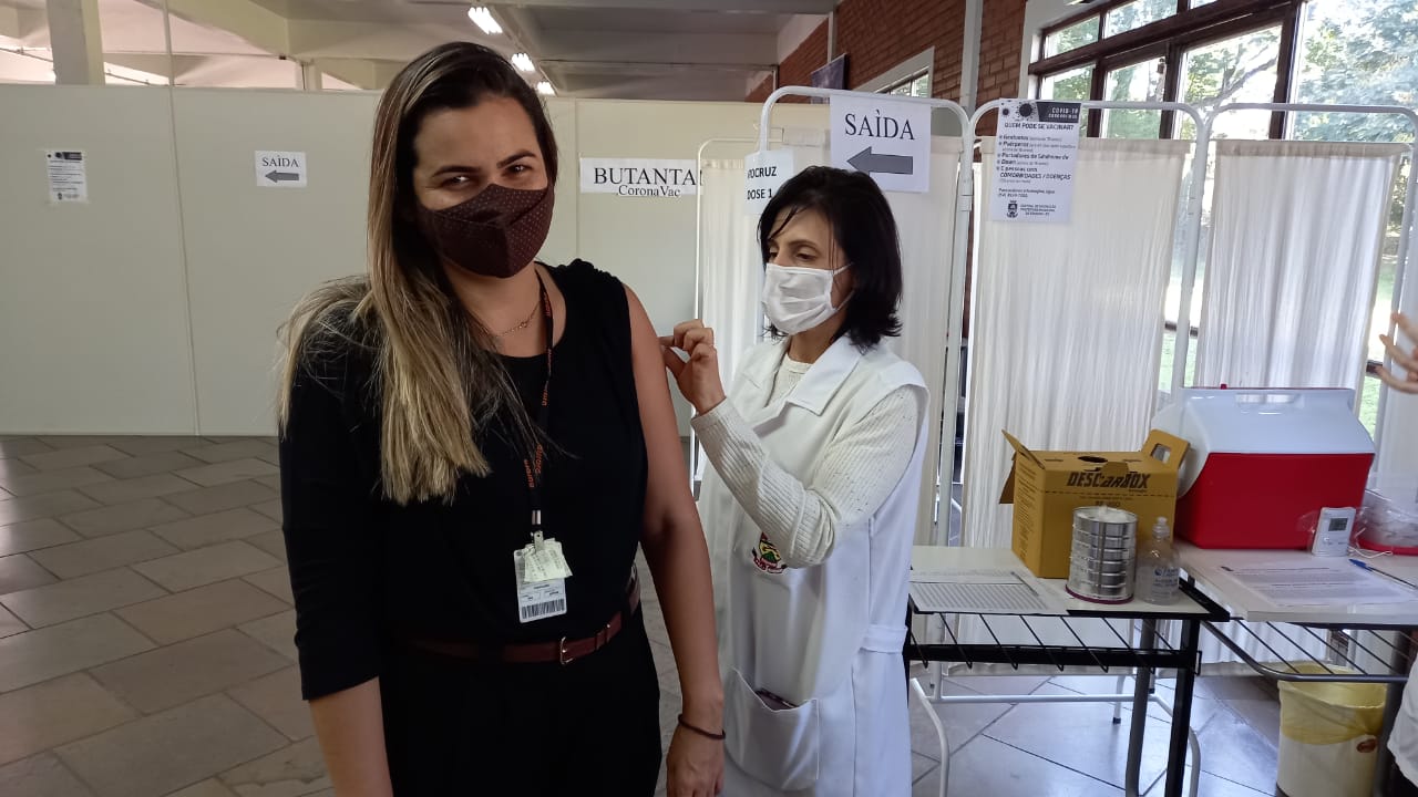  Pessoas com data agendada até 21/04 para segunda dose da CoronaVac podem se vacinar a partir de quarta-feira