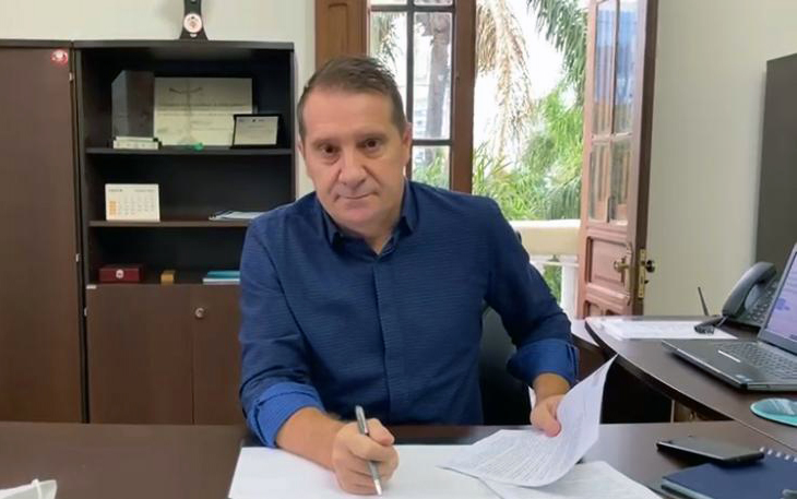  Prefeito Polis assina carta aberta pedindo o retorno das aulas presenciais 
