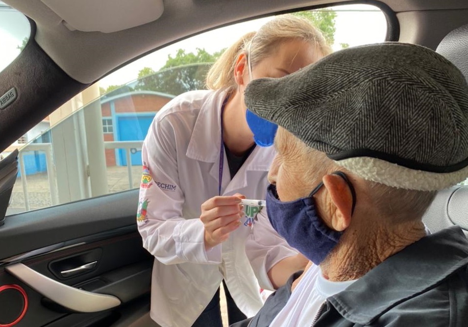 Drive-thru de vacina??o contra a Covid neste s?bado somente para idosos acima de 76 anos