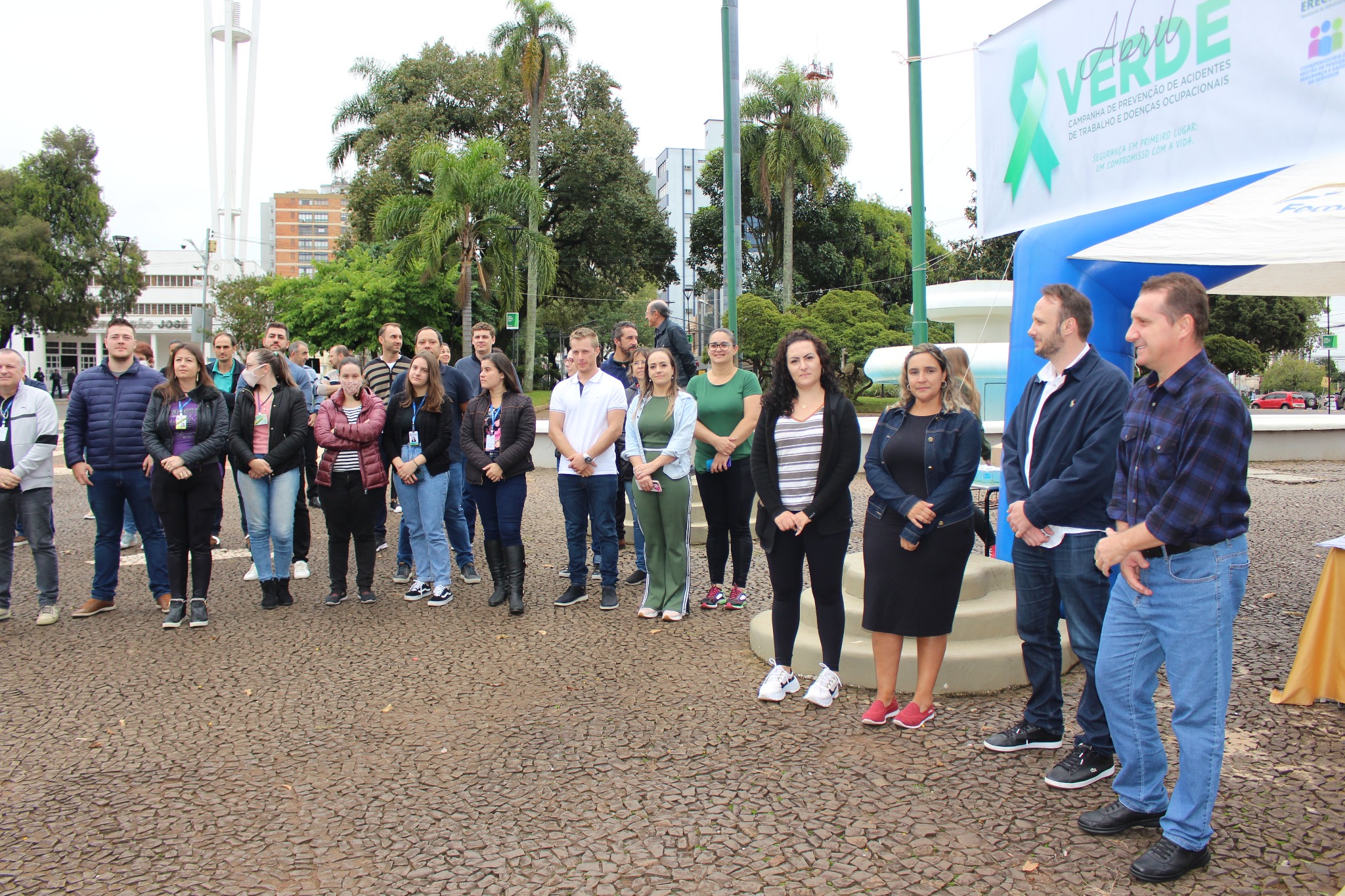 Ginástica laboral na praça integra a programação do Abril Verde