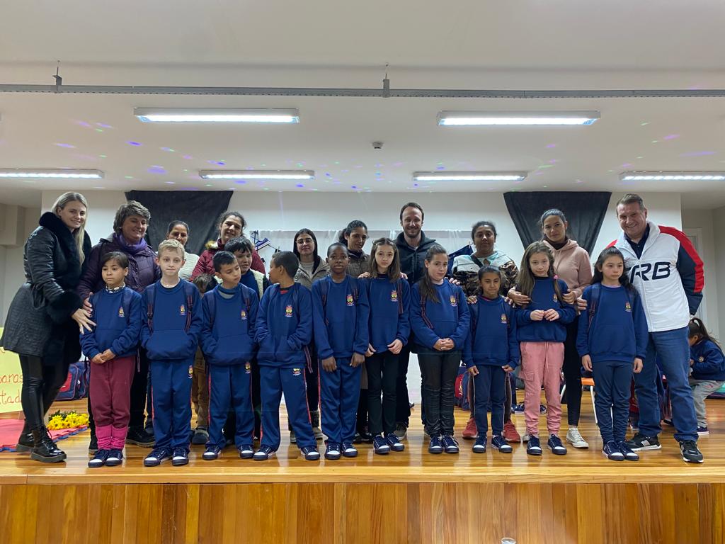  Uniforme escolar: mais de R$ 5 milh?es investidos pelo Investe + Erechim em inclus?o, maior rendimento escolar e bem-estar 