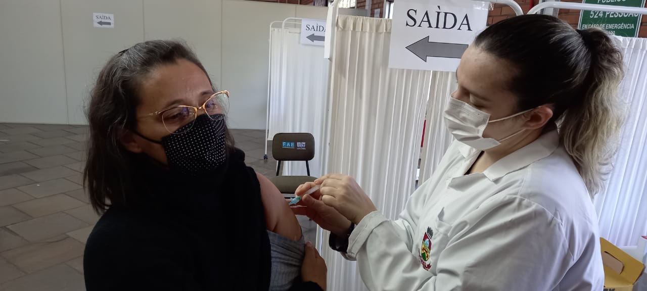  Prefeitura vacina pessoas sem comorbidade de 52 anos na sexta-feira 