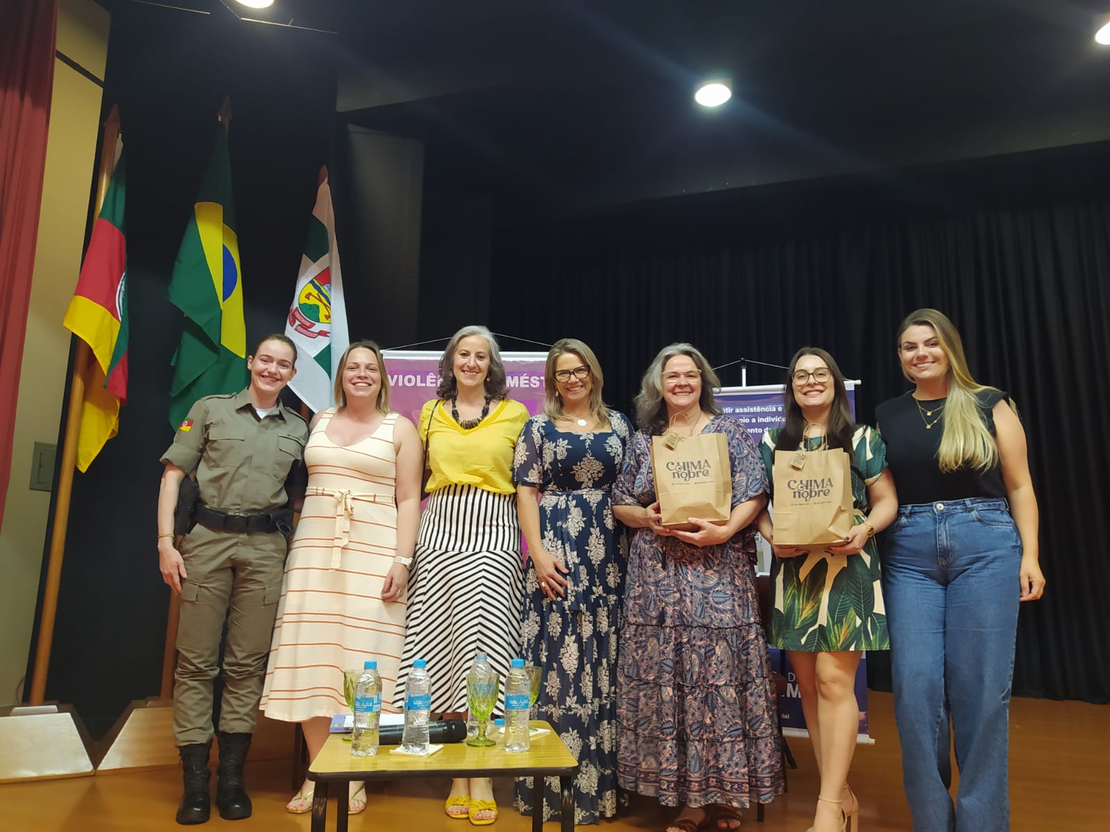  Combate ? viol?ncia contra as mulheres ? tema de encontro promovido pela Assist?ncia Social 