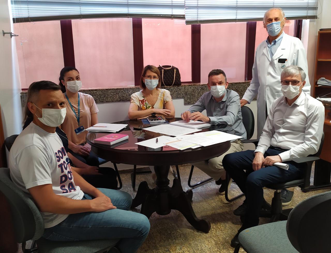  Resid?ncia para o curso de Medicina da URI pauta reuni?o entre dire?es 