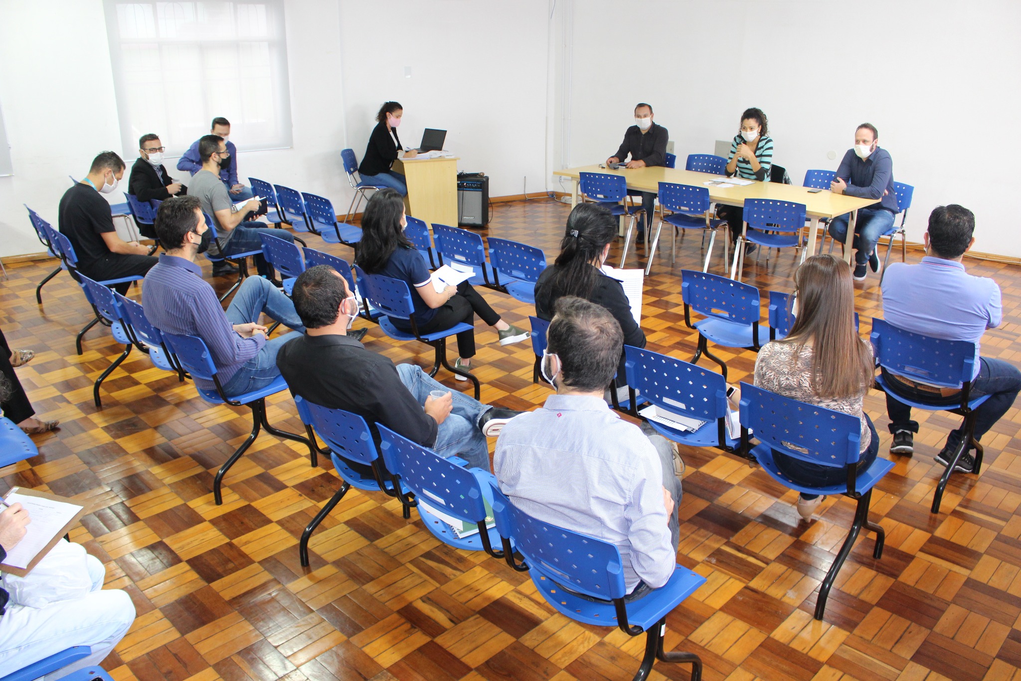  Comitê Covid reforça que uso de MÁSCARA salva vidas 