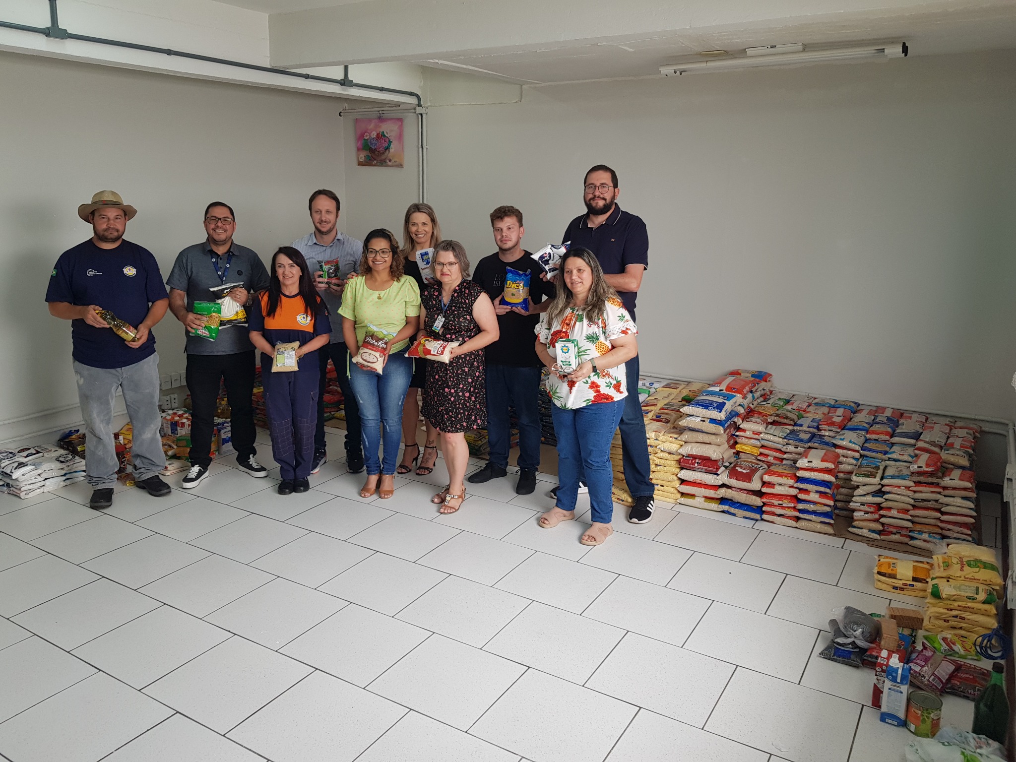 Entregue mais de 1,5 tonelada de alimentos arrecadados na Frinape 