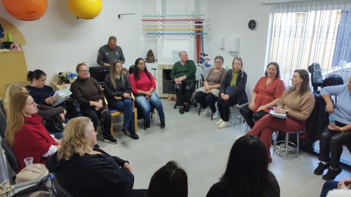Grupo FibroVida promove encontro de acolhimento e fortalecimento na Unidade Municipal de Reabilitação