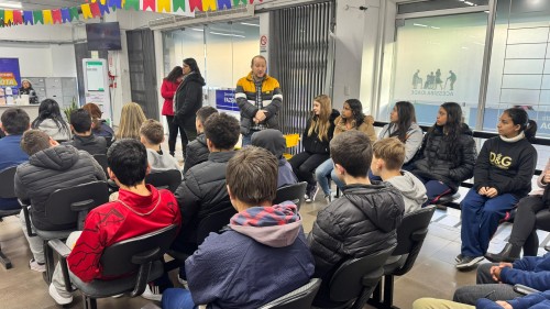 Estudantes da Escola Othelo Rosa conhecem funcionamento da Secretaria da Fazenda
