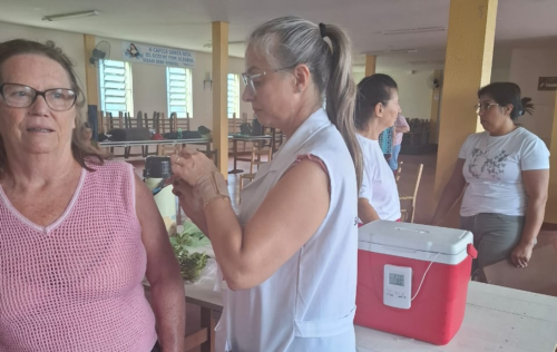 Dança circular e vacinação fortalecem saúde e vínculos comunitários em Erechim