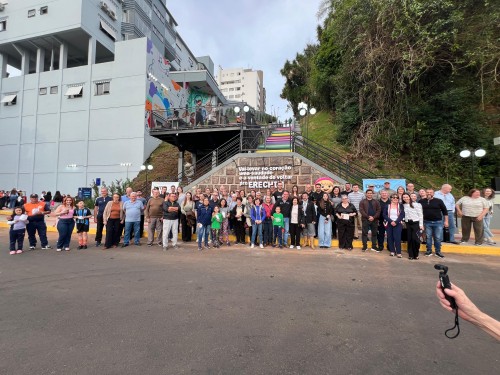 Homenagem para Gildinho: Escadaria José Bonifácio Pereira requalificada é entregue à comunidade