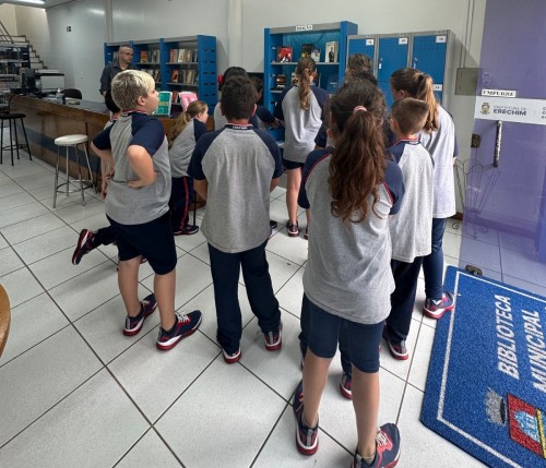 Estudantes da Escola Jaguaretê visitam Biblioteca Pública e fortalecem cultura leitora