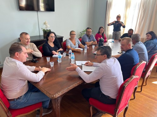 Executivo recebe Frente Parlamentar de Agricultura e Meio Ambiente e apresenta a?es para apoiar agricultores atingidos pelo granizo