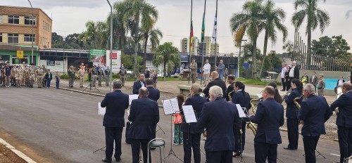 Erechim celebra Tiradentes com solenidade cívica e homenagens às forças de segurança