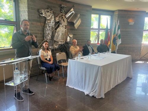 Agricultores da região assinam adesão a programas do Plano Safra RS em ato realizado em Erechim