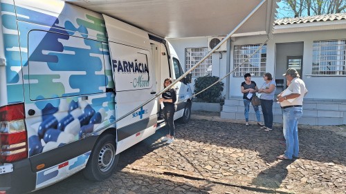 Farm?cia M?vel: mais de 3,5 mil atendimentos em um ano de funcionamento