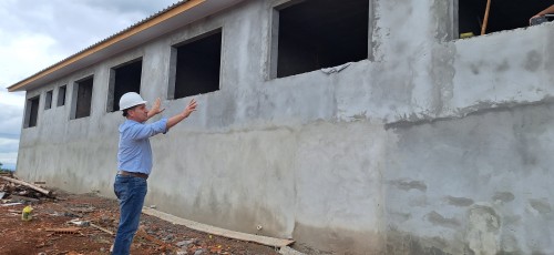 Prefeito vistoriando obras públicas