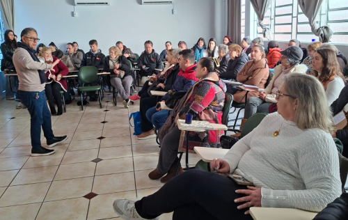 Associação Pés na Terra, Mãos do Mundo participa de Fórum Regional de Economia Solidária em Passo Fundo
