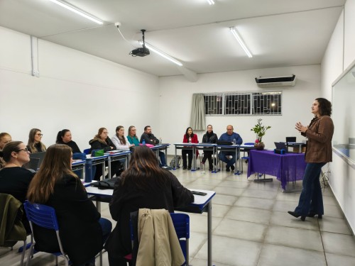 Vigilância em Saúde do Trabalhador promove diálogo com professores do CEJA sobre prevenção de doenças e promoção da saúde 