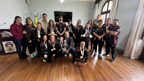 Associação Erechinense de Artes Marciais é recebida pelo prefeito após destaque no Estadual de Taekwondo 