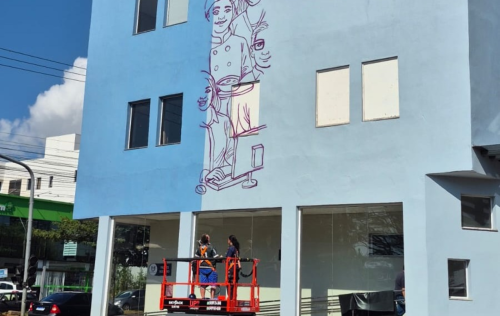 Fachada do Hospital Santa Terezinha se transforma com arte representativa