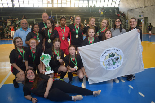 Vencedores do futsal, v?lei feminino juvenil e infantil na Olimp?ada Estudantil
