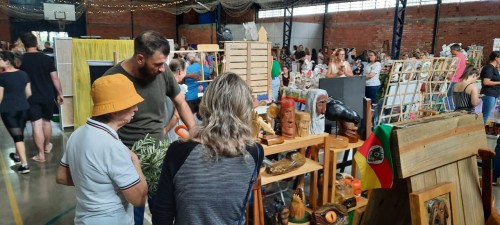 Expositores e p?blico aprovam Feira de Artesanato e de Artes de Erechim - Edi??o P?scoa 