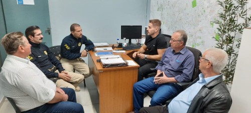Seguran?a p?blica e sinaliza??o pautam reuni?o com Pol?cia Rodovi?ria Federal   