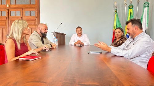 Prefeitura cobra solu?es de empresa respons?vel pela Coleta de Lixo 
