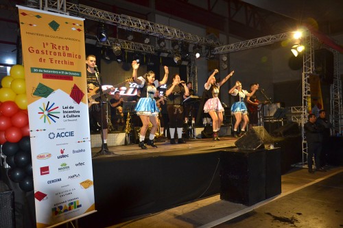 004 - Banda Stillus animou o Baile da Oktoberfest