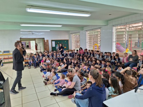 Escolas Municipais recebem atividades pelo Dia da Criança