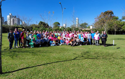 Dan?a circular celebra um ano de pr?ticas integrativas em Erechim