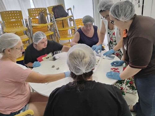 Oficina de chocolate no CAPS Renascer promove apre