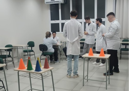 Hospital Santa Terezinha promove ação de cuidado aos trabalhadores do turno noturno em parceria com acadêmicos da URI