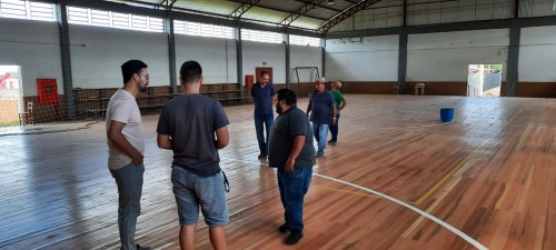 Reforma geral no ginásio poliesportivo do Bairro Petitt Village  