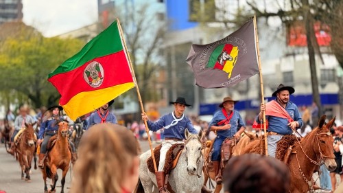 Desfile Farroupilha de 20 de Setembro levará tradição e cultura à Avenida Maurício Cardoso