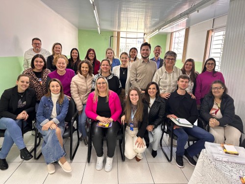 Zum Zum... Descobrindo o Mundo das Abelhas encanta crianças da Escola Ruther