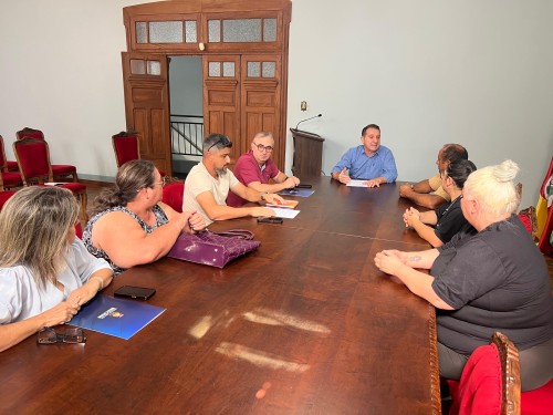 Reunião no Salão Nobre trata da regularização do ginásio da Associação do Bairro São Cristóvão