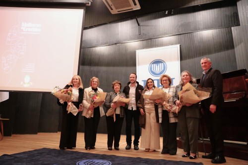 Livro homenageia 200 mulheres de Erechim
