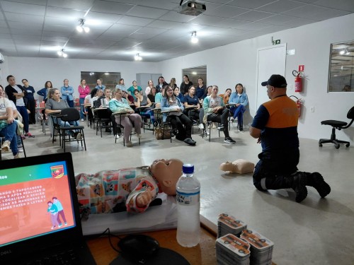 Professores participam de capacitação sobre a Lei Lucas em Erechim