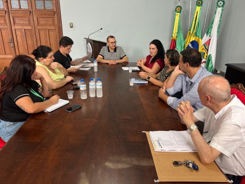 Transporte coletivo urbano é tema de reunião no Salão Nobre da Prefeitura