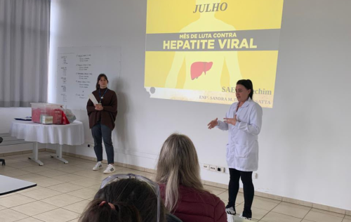 Julho Amarelo reforça prevenção às hepatites virais com ação voltada aos trabalhadores de empresa de Erechim