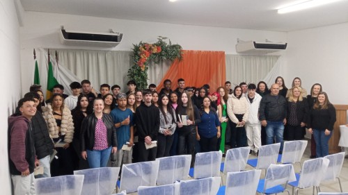 CEJA celebra conclus?o do Ensino Fundamental por 42 estudantes